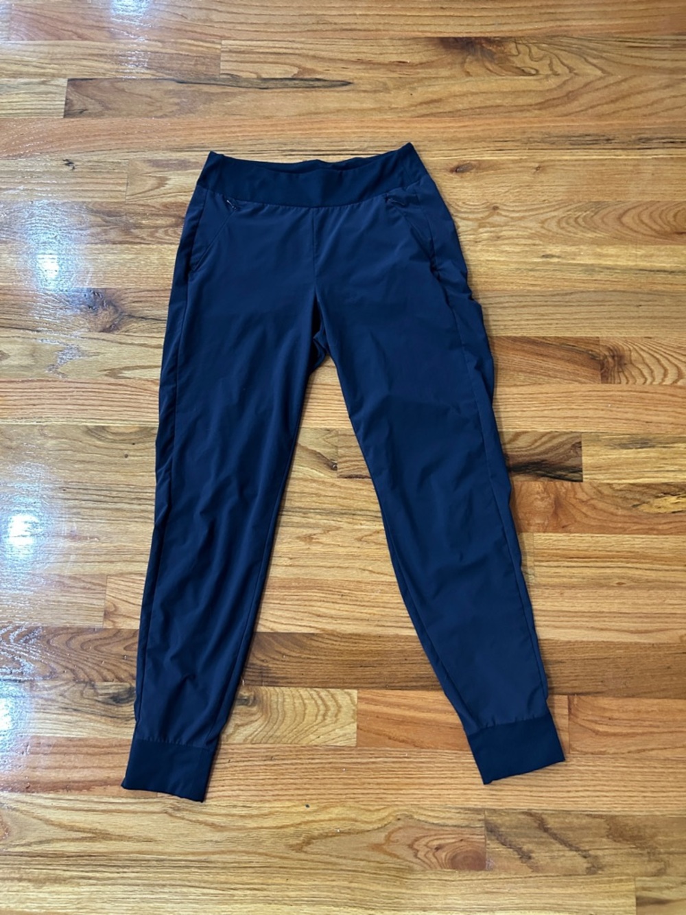 Athleta women’s navy Jogger Sweatpants